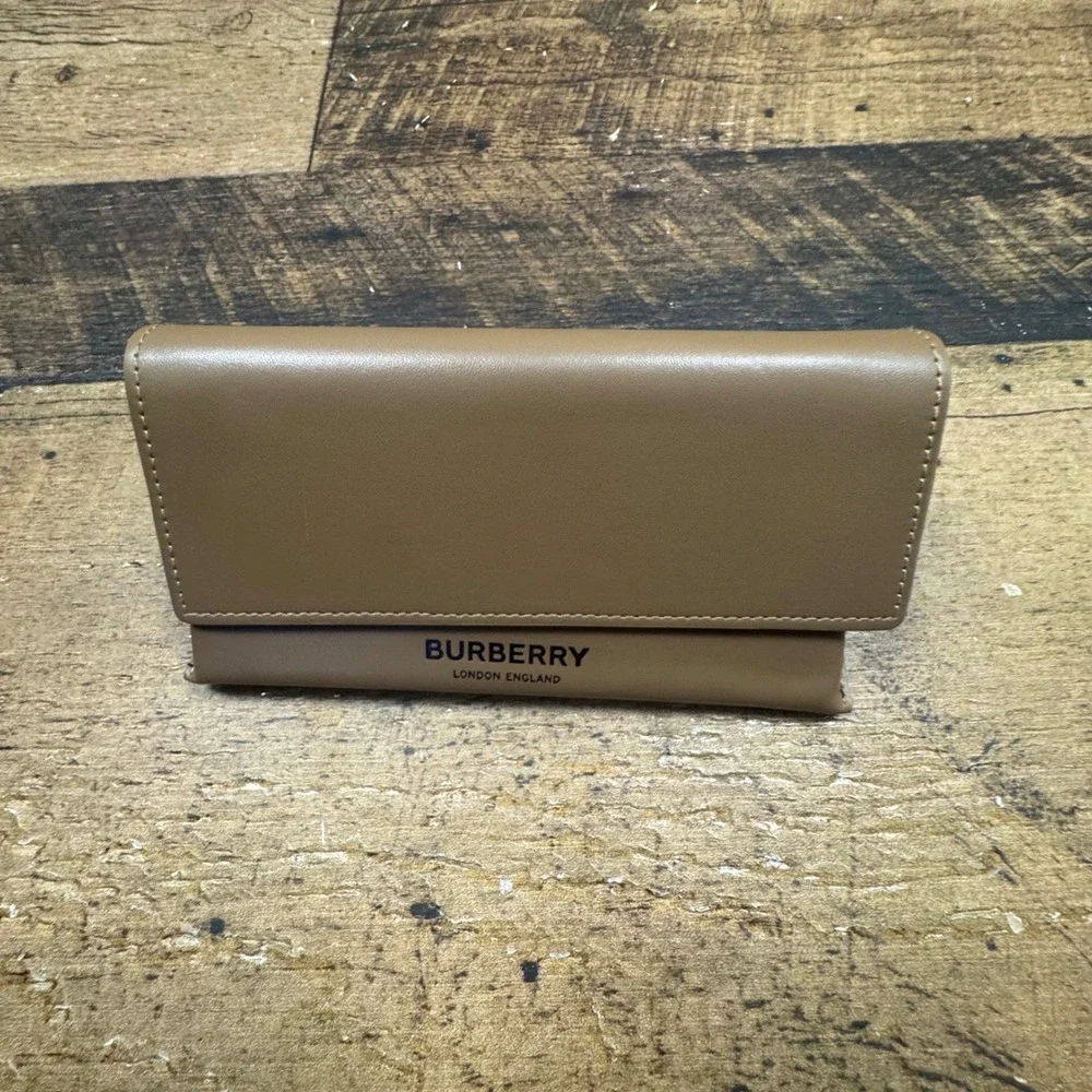 Burberry | Accessories | Burberry London England Brown  display picture 1